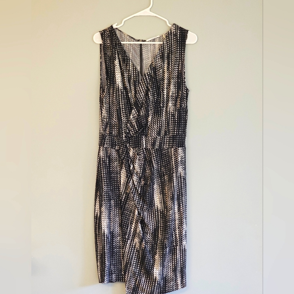 Tahari V neck zipper back Dress size 12